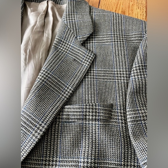 Lauren by Ralph Lauren Men's Plaid Blazer, 100
Percent Wool 39 R - Picture 5 of 15